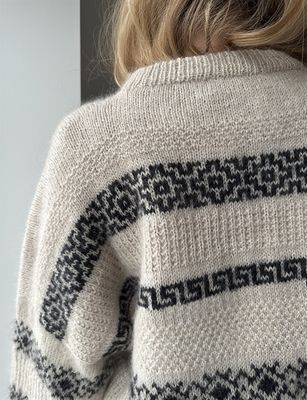 Terracotta Sweater. Kun garn, link til oppskrift under. 