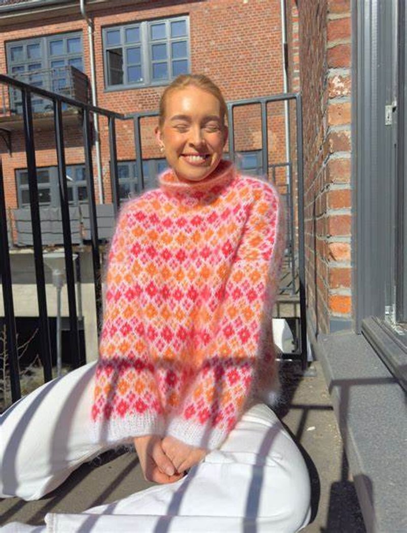 Vårin genser. Garn, se informasjon under.