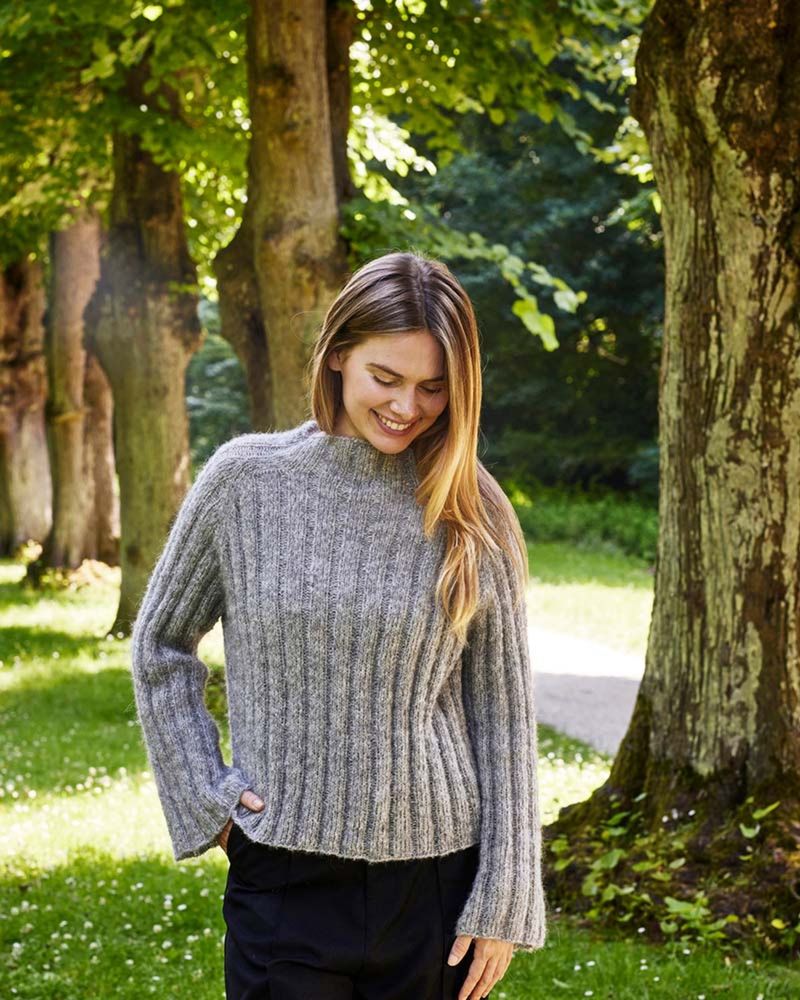 Nanna raglan sweater med bred ribb. Garnpakke.